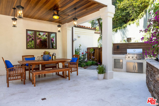 2468 Coldwater Canyon Drive, Beverly Hills CA: https://media.crmls.org/mediaz/c32bf5b9-9785-46a1-873d-817f027b21a0.jpg