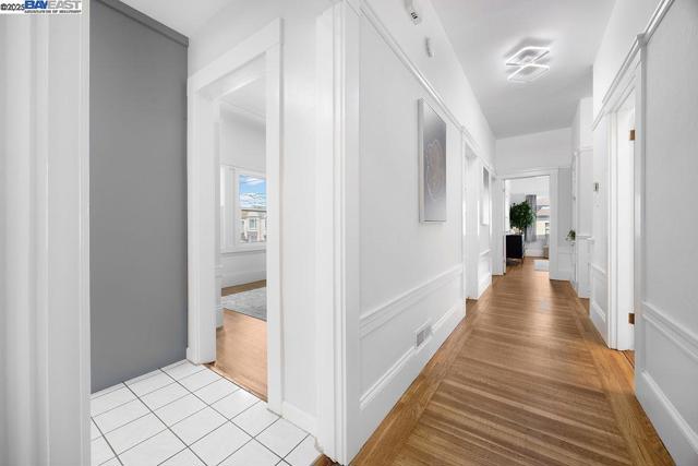 300 Somerset St, San Francisco CA: https://media.crmls.org/mediaz/c32bfdd4-3120-4656-bbc1-7f6858afd20e.jpg
