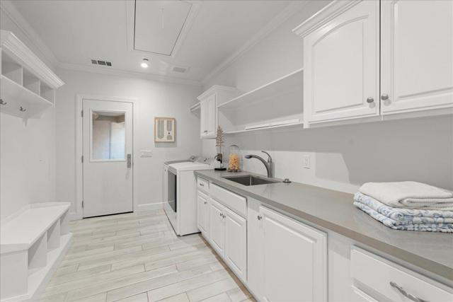 15211 Becky Lane, Monte Sereno CA: https://media.crmls.org/mediaz/c32c1dac-661c-4508-964c-1d15ea9df068.jpg