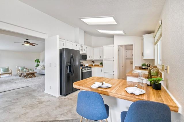 6496 Friendly Place, Carlsbad CA: https://media.crmls.org/mediaz/c32c88b3-3063-4055-a4ed-9ac32d8630b9.jpg