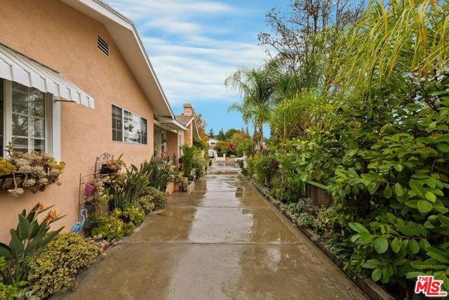 1747 N Avenue 46, Los Angeles CA: https://media.crmls.org/mediaz/c32cd152-377e-4d66-b6c3-02d98cf28ca9.jpg