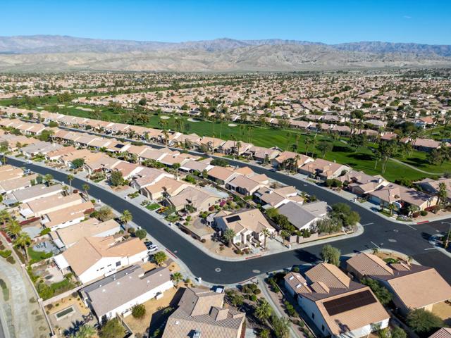 37718 Medjool Avenue, Palm Desert CA: https://media.crmls.org/mediaz/c32cf8af-d009-4e47-bb98-60f254cd7b69.jpg