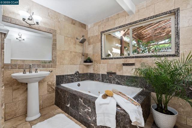4218 Cobblestone Dr, Concord CA: https://media.crmls.org/mediaz/c32cfc03-c35b-4dec-92ef-ae3fc015c007.jpg