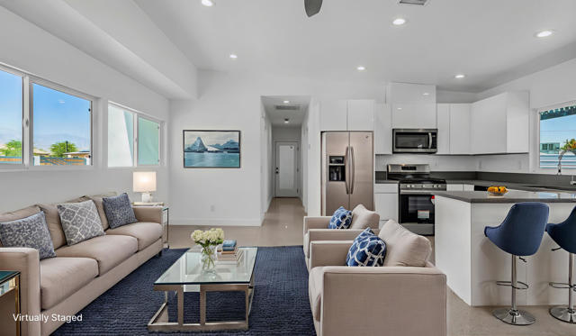 567 W Sunview Avenue, Palm Springs CA: https://media.crmls.org/mediaz/c32d7ef8-19a9-439a-96fc-570c252a1a15.jpg