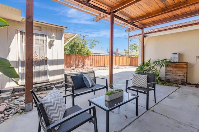 2081 Sheraton Drive, Santa Clara CA: https://media.crmls.org/mediaz/c32da5af-6030-4968-9489-58c78e16709e.jpg