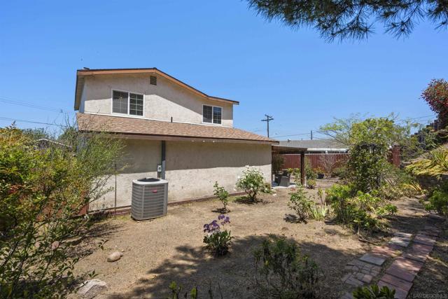 5273 Lewison Pl, San Diego CA: https://media.crmls.org/mediaz/c32ec5f4-37ca-4383-8d1f-f8e35dd86744.jpg