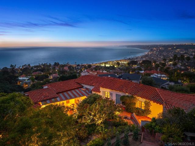 7520 Hillside Dr, La Jolla CA: https://media.crmls.org/mediaz/c32f7cdb-3ed2-41a5-a52c-c56edc95bff9.jpg