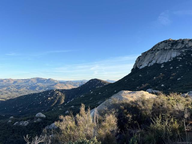 17441 Dos Picos Park Road, Ramona CA: https://media.crmls.org/mediaz/c32f7f6e-6afe-4afe-bf59-7e9498c4b6b3.jpg
