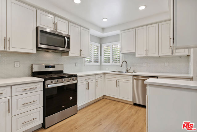 6421 Gaviota Avenue, Van Nuys CA: https://media.crmls.org/mediaz/c32fb80b-5feb-46fc-9a7b-5a728c6021f6.jpg