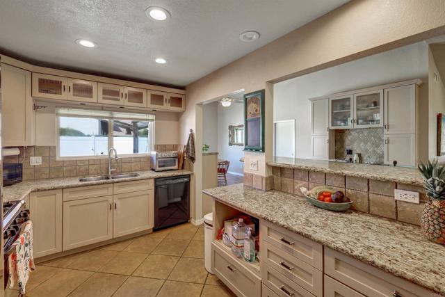 Detail Gallery Image 8 of 28 For 1733 Schooner Way, Carlsbad,  CA 92008 - 3 Beds | 2 Baths