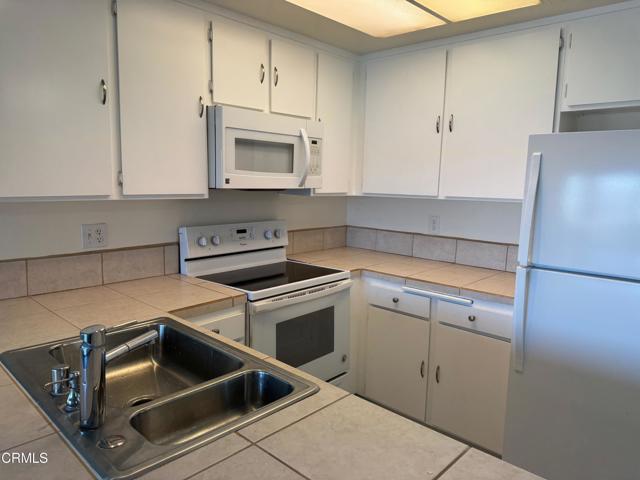 Detail Gallery Image 3 of 14 For 3113 Harbor Bld, Oxnard,  CA 93035 - 2 Beds | 2 Baths