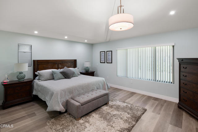 4428 Oakwood Avenue, La Canada Flintridge CA: https://media.crmls.org/mediaz/c3301126-0eb4-4aa1-bad6-794d11814f23.jpg