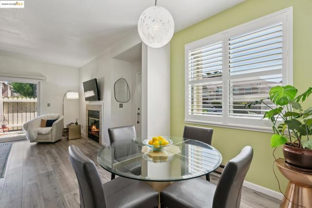 63 Lakeshore Ct, Richmond CA: https://media.crmls.org/mediaz/c331786c-8d0d-4348-8f42-d2718a98d50e.jpg