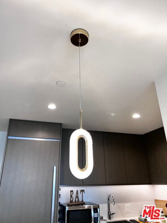 889 Francisco Street, Los Angeles CA: https://media.crmls.org/mediaz/c33216ff-0f0d-4747-a793-fc0272802058.jpg