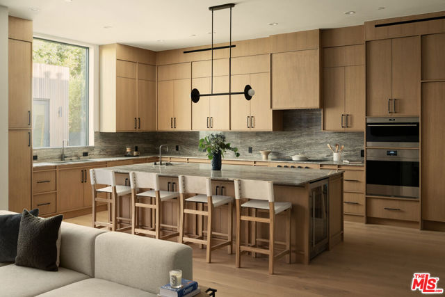 6671 Colgate Avenue, Los Angeles CA: https://media.crmls.org/mediaz/c332aef0-07e1-4469-9674-c5bd2f3ceff6.jpg