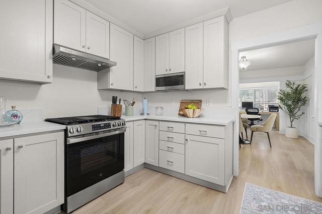 311 B Ave, Coronado CA: https://media.crmls.org/mediaz/c332c578-43a6-4ffc-989c-a2fbe1d556c2.jpg