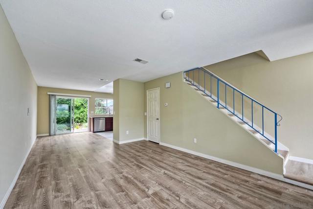 3436 Thunder Dr, Oceanside CA: https://media.crmls.org/mediaz/c3332a1a-07bb-402e-b1d7-cdfa3b3618ae.jpg