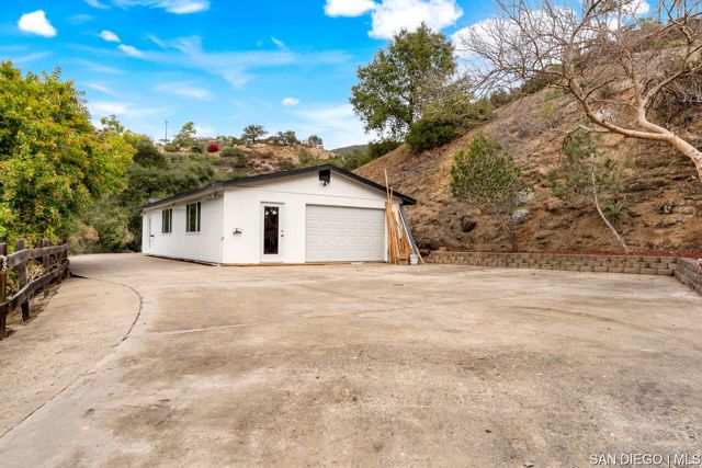 13764 Jamul DR, Jamul CA: https://media.crmls.org/mediaz/c33363ad-0384-42be-a83b-c0ab5ab4b496.jpg