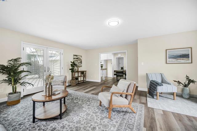 19157 San Miguel Ave, Castro Valley CA: https://media.crmls.org/mediaz/c33395ac-ed28-465e-b510-c2fd6ccff823.jpg