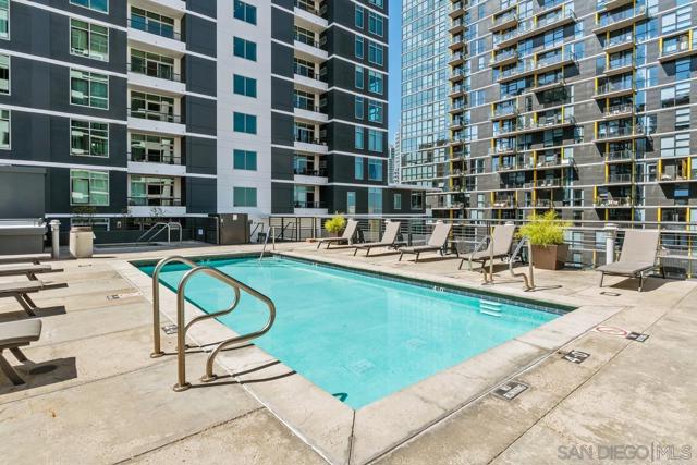 425 W Beech St, San Diego CA: https://media.crmls.org/mediaz/c3339f1b-1ac7-468d-a7a3-3cc97a76e81f.jpg