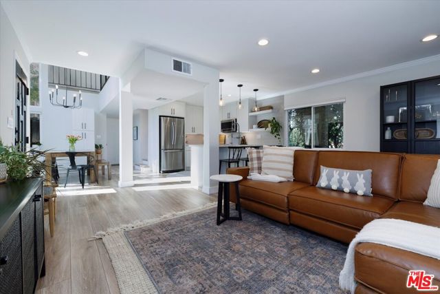 23351 Park Sorrento, Calabasas CA: https://media.crmls.org/mediaz/c334a33b-7aa6-4b22-b2c8-cfbeeab0fba7.jpg