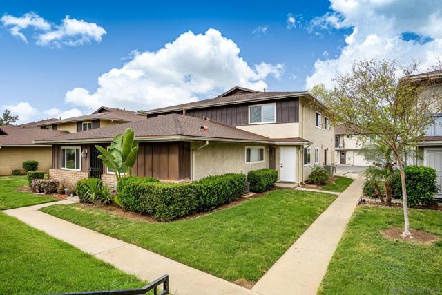 12126 Lemon Crest Dr, Lakeside CA: https://media.crmls.org/mediaz/c334c685-c1ae-451a-8be7-c3907bc59eef.jpg