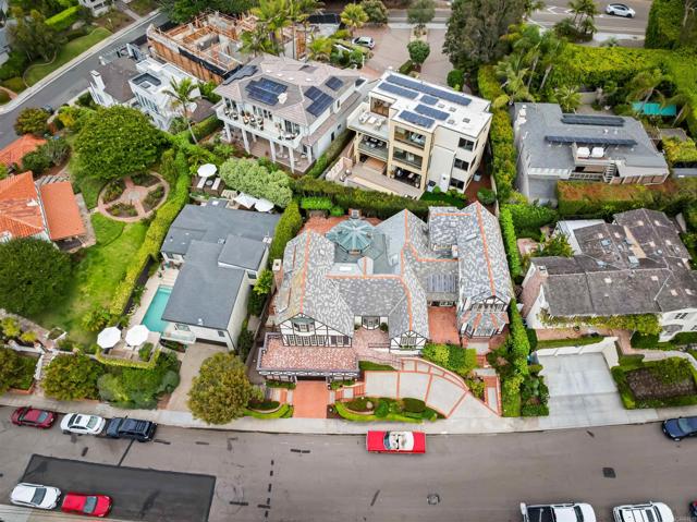 Detail Gallery Image 8 of 60 For 1879 Viking Way, La Jolla,  CA 92037 - 5 Beds | 5/1 Baths