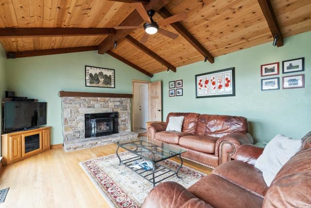 141 Holliday Drive, Hollister CA: https://media.crmls.org/mediaz/c3374d67-447e-4eb2-9629-f75998d3b0ef.jpg
