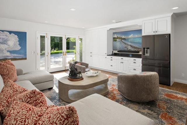 6351 Lago Lindo, Rancho Santa Fe CA: https://media.crmls.org/mediaz/c3378aef-3003-4bbb-9b41-df040d64f58c.jpg