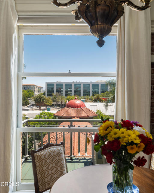 99 S Raymond Avenue, Pasadena CA: https://media.crmls.org/mediaz/c3380021-4a17-4163-a55a-04f7a39ed977.jpg