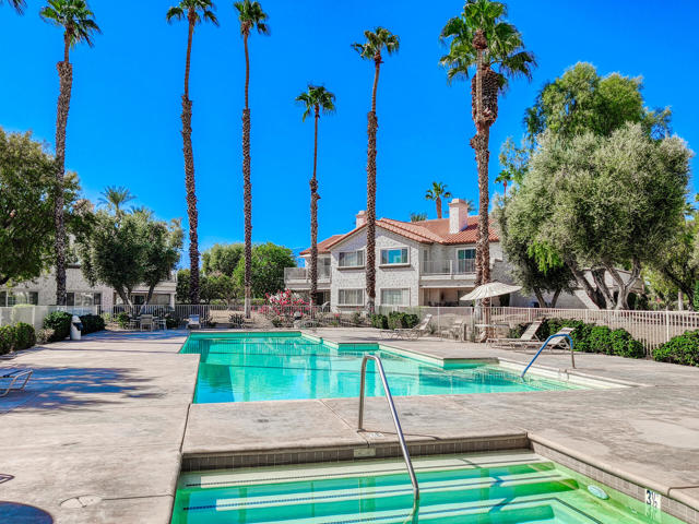 153 Desert Falls E Drive, Palm Desert CA: https://media.crmls.org/mediaz/c3380732-89a4-4892-ae83-d2c4a0a02bb3.jpg