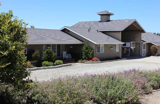 350 San Benancio Road, Salinas CA: https://media.crmls.org/mediaz/c3383775-fdd7-4740-923a-425fe37cea1a.jpg