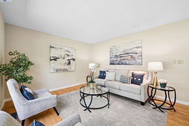2082 Boxwood Way, Fremont CA: https://media.crmls.org/mediaz/c33881e6-0913-47e3-856b-3b2b46d6e4ca.jpg