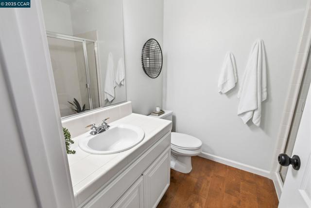 1975 Holly Creek Pl, Concord CA: https://media.crmls.org/mediaz/c339aa57-2e1a-4caa-b2a4-1cd85423bb88.jpg