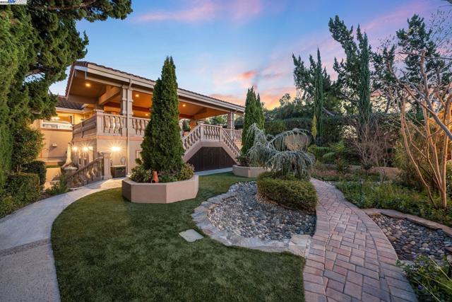 46925 Aloe Court, Fremont CA: https://media.crmls.org/mediaz/c33a25cc-87fc-47e9-956c-3cad00add926.jpg