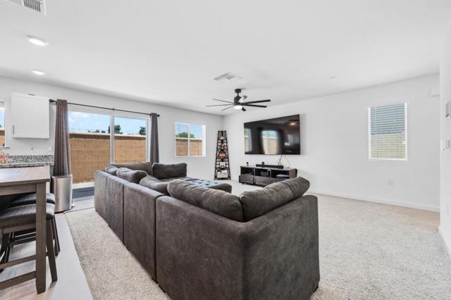 7741 Forestdale Way, Elk Grove CA: https://media.crmls.org/mediaz/c33a6f0d-02c4-4b0a-98c5-66a350075c93.jpg