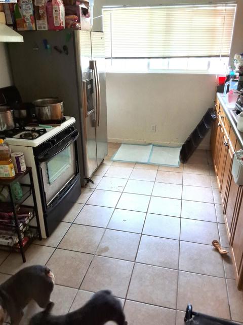 3020 E 19th st, Oakland CA: https://media.crmls.org/mediaz/c33a6f12-b272-41a1-8f98-e9ea9cc1fbf5.jpg