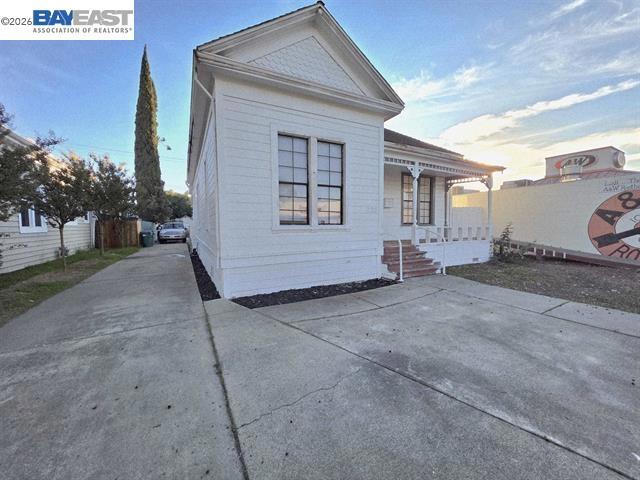 220 E Lodi Ave
