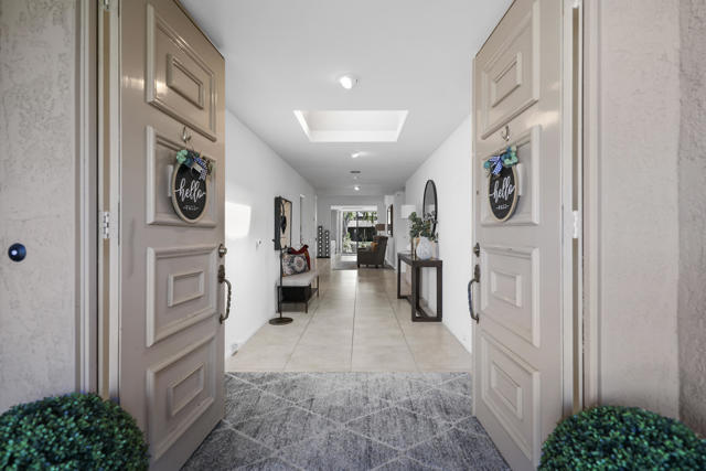 5 Fordham Court, Rancho Mirage CA: https://media.crmls.org/mediaz/c33aaf90-ea6e-4a11-acf8-e6e1943b1038.jpg