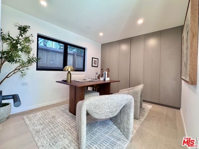 4040 Cartwright Avenue, Studio City CA: https://media.crmls.org/mediaz/c33acbb3-5c1b-4f64-aeb0-5d1027635e66.jpg