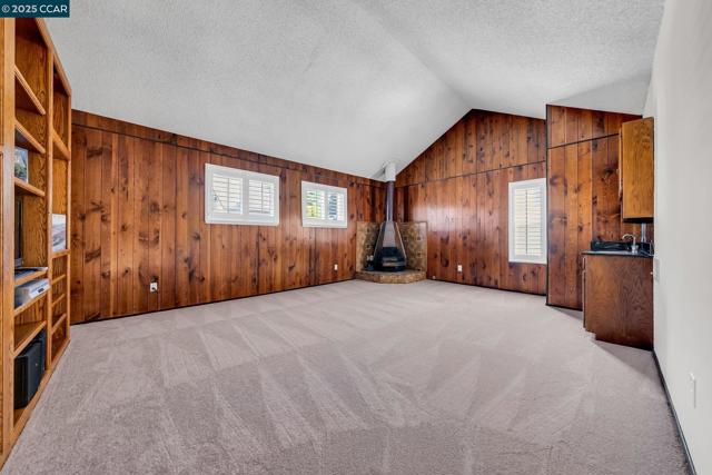 1310 Lewis Ln, Pinole CA: https://media.crmls.org/mediaz/c33b789c-e027-451d-8782-06e58df25db5.jpg