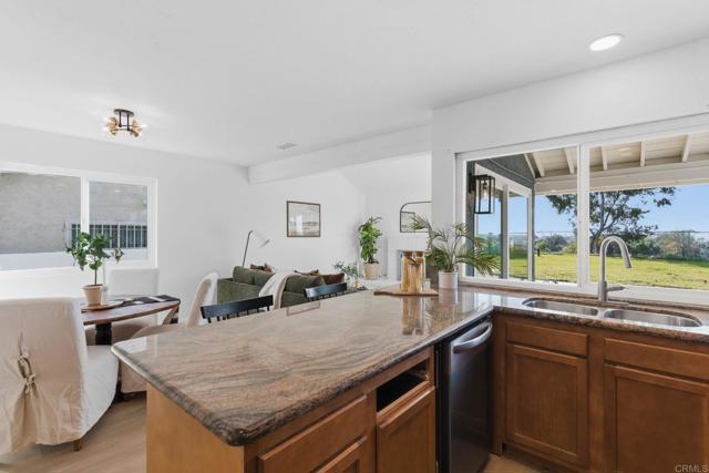 Detail Gallery Image 13 of 31 For 190 61st Street, San Diego,  CA 92114 - 5 Beds | 2 Baths