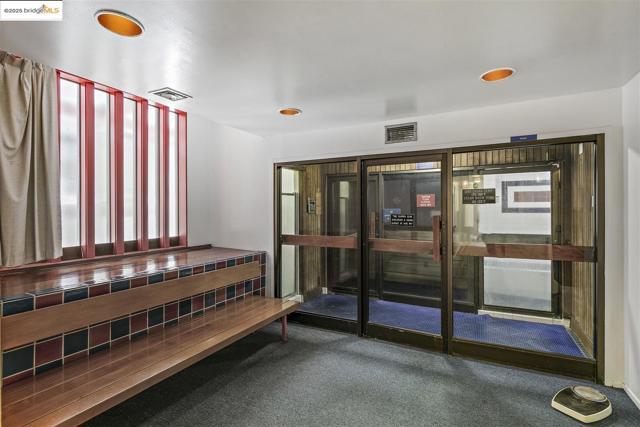 7 Commodore DR, Emeryville CA: https://media.crmls.org/mediaz/c33c2069-048c-4b0e-b3cb-61c2a6993a7e.jpg