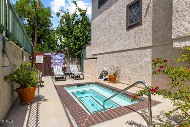 Detail Gallery Image 13 of 13 For 11940 Weddington St #19,  Valley Village,  CA 91607 - 2 Beds | 2/1 Baths