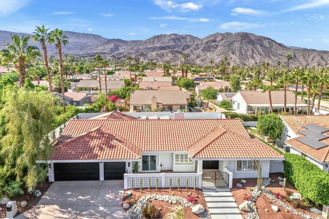 47215 Heliotrope Drive, Palm Desert CA: https://media.crmls.org/mediaz/c33c8ae6-034d-4567-a575-a7963b993a1e.jpg