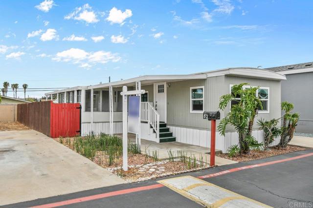 2950 Iris Ave, San Diego CA: https://media.crmls.org/mediaz/c33cf206-5f61-4460-830c-1b79762a39d8.jpg