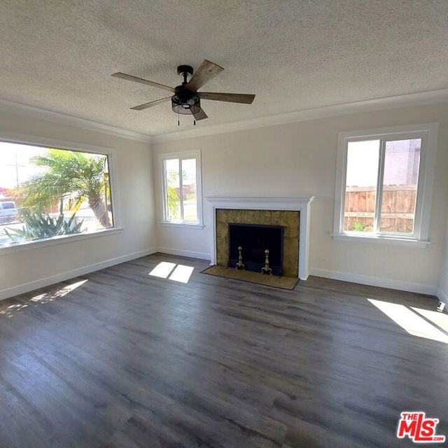 3831 W 60th Street, Los Angeles CA: https://media.crmls.org/mediaz/c33d47f0-63e8-4858-aedb-6d7198912f39.jpg