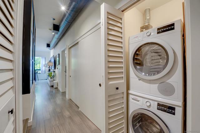 889 Date St, San Diego CA: https://media.crmls.org/mediaz/c33d8057-ff95-41a2-894f-48cc8768e2f8.jpg