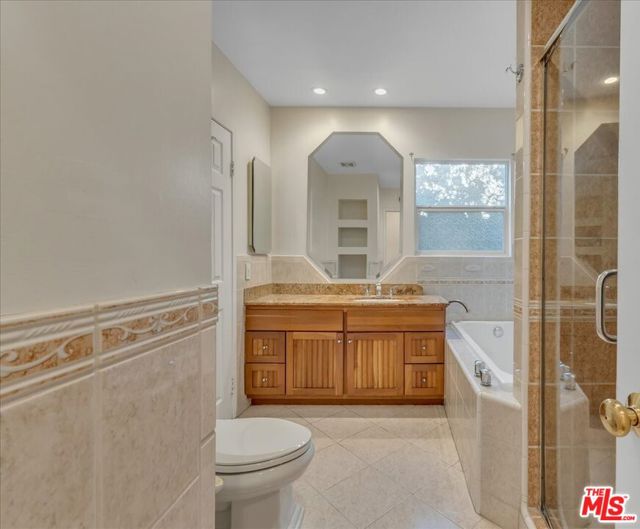 12430 Cumpston Street photo 27