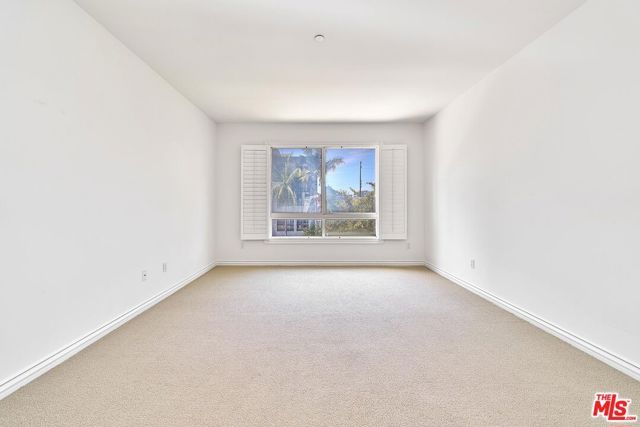2230 S Bentley Avenue, Los Angeles CA: https://media.crmls.org/mediaz/c33edd3e-2bb5-4033-adb8-0b81eb9585e4.jpg